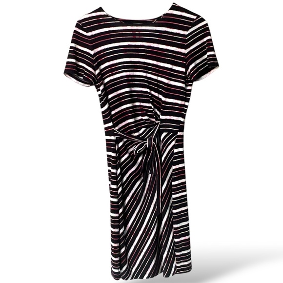 DIANE VON FURSTENBERG 100% Silk Crepe Mock Wrap Short Sleeve Dress Side Tie Sz 4 - Picture 3 of 11